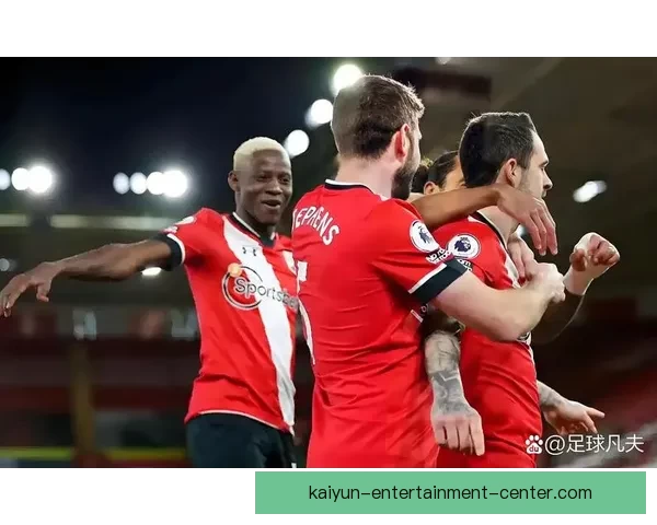 德累斯顿与赫塔球迷互掷烟火致比赛中断20分钟双方冲突引发赛场混乱